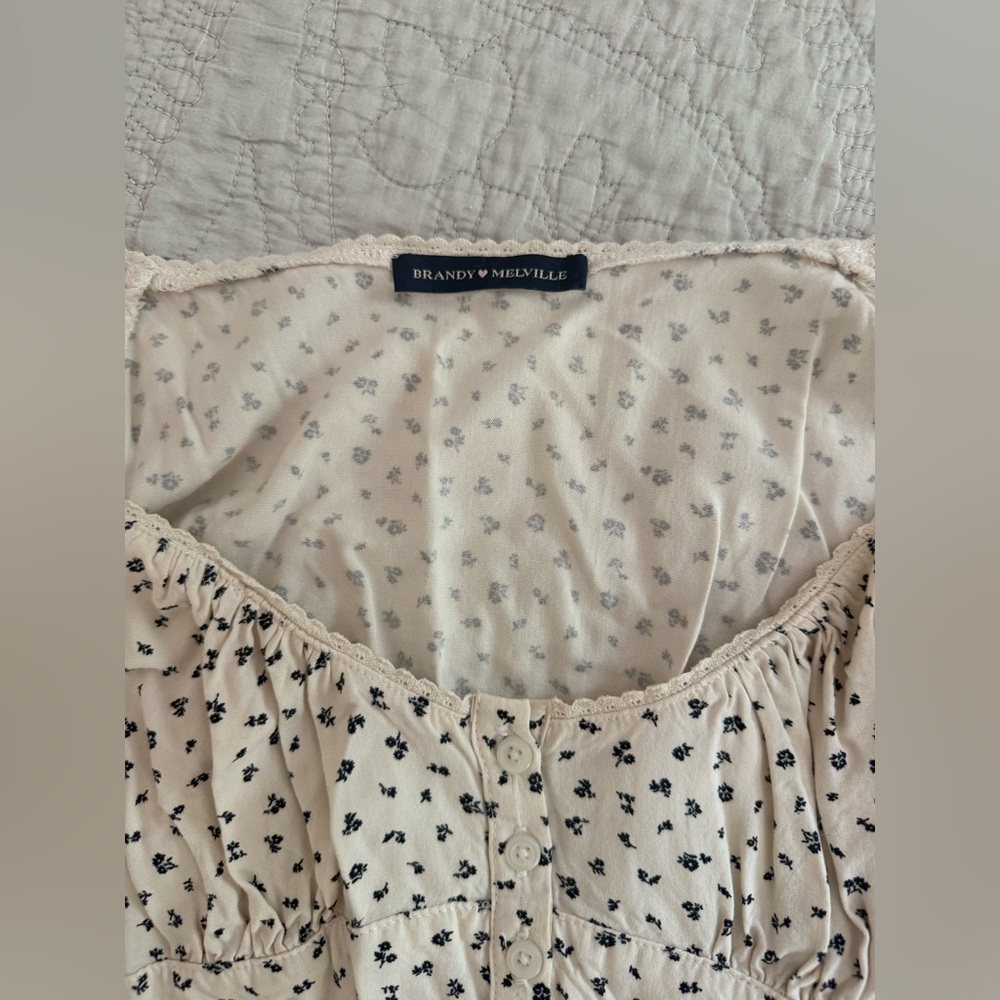 Brandy Melville Short Sleeve Top - One Size - Picture 3 of 4